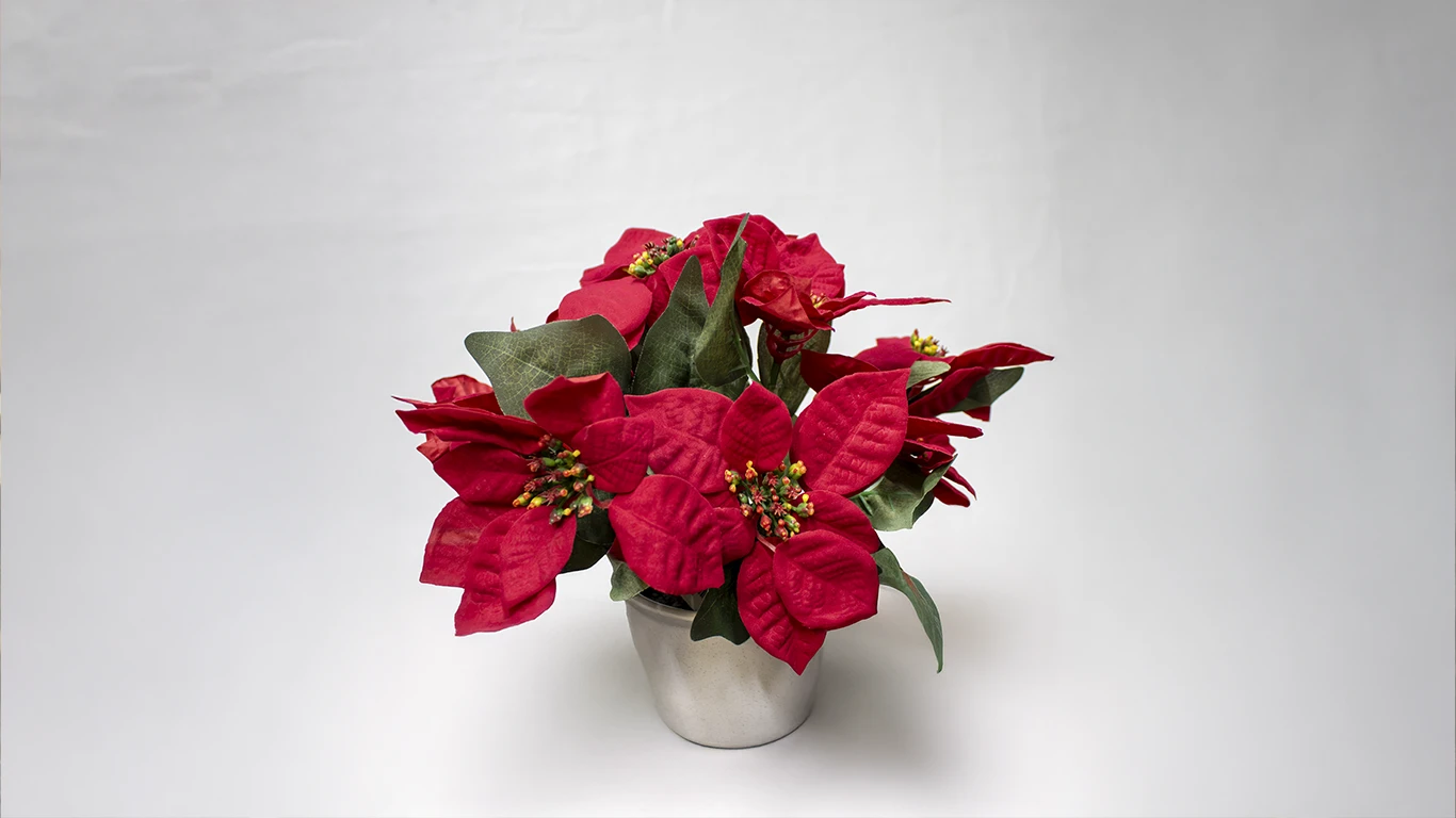 Diseña tu escaparate perfecto para captar clientes con flores artificiales