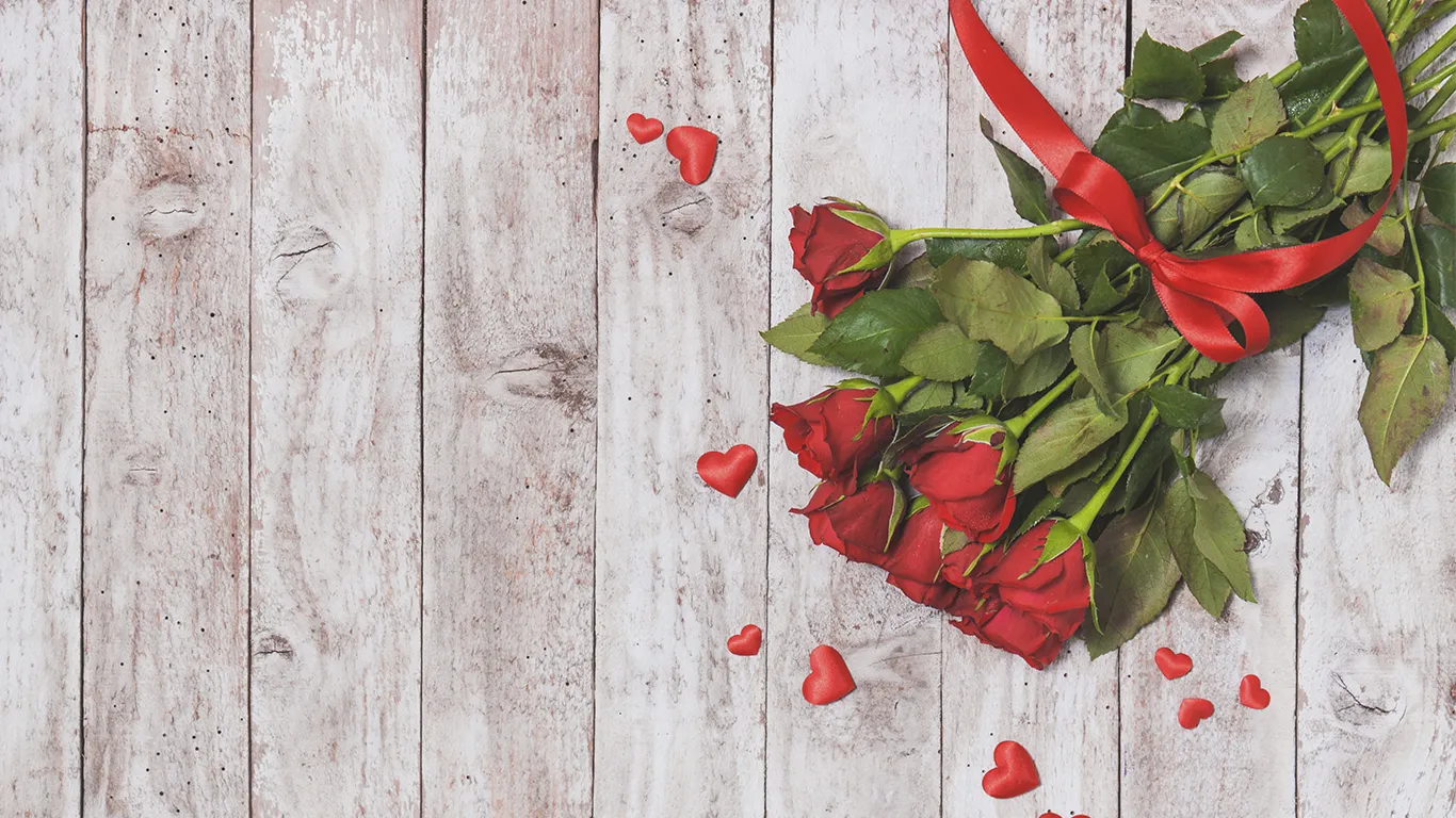 Cómo ambientar tu negocio en San Valentín con arreglos exprés de flores artificiales: centros, ramos y detalles rápidos para decorar hoteles, restaurantes, floristerías y comercios sin complicaciones.